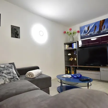 Apartment 2-br With Terrace And Pool In The Heart Of Palm