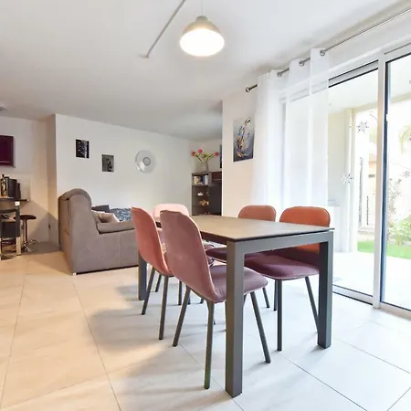 2-br With Terrace And Pool In The Heart Of Palm Apartment *